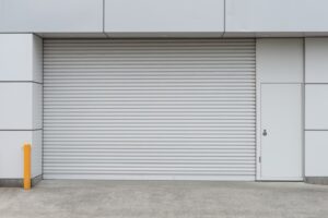 Instalación de persianas metálicas de seguridad en Valencia Mantenimiento preventivo de persianas metálicas para negocios Persianas metálicas automáticas para garajes y locales comerciales Persianas metálicas para protección de escaparates y puertas de negocio Persianas metálicas instaladas en hogar para seguridad y privacidad